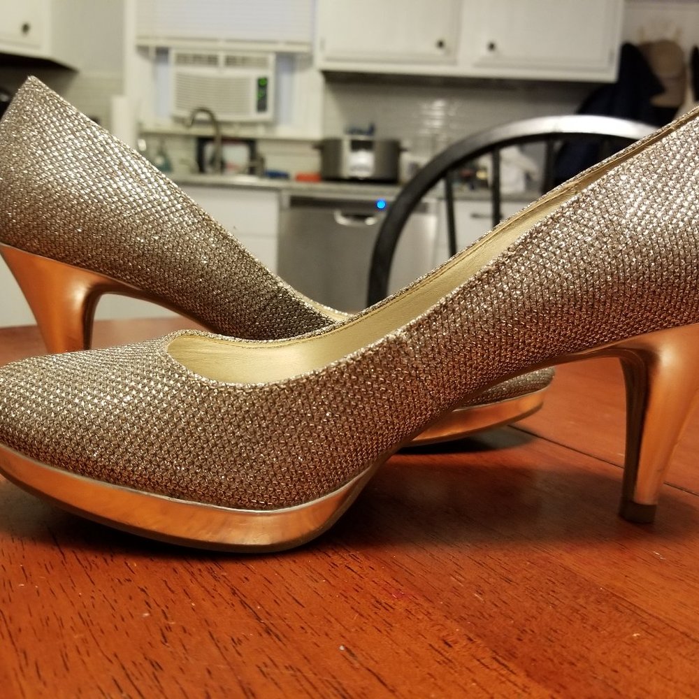 Bandolino Silver Metallic Sparkle Heels - size 6.5